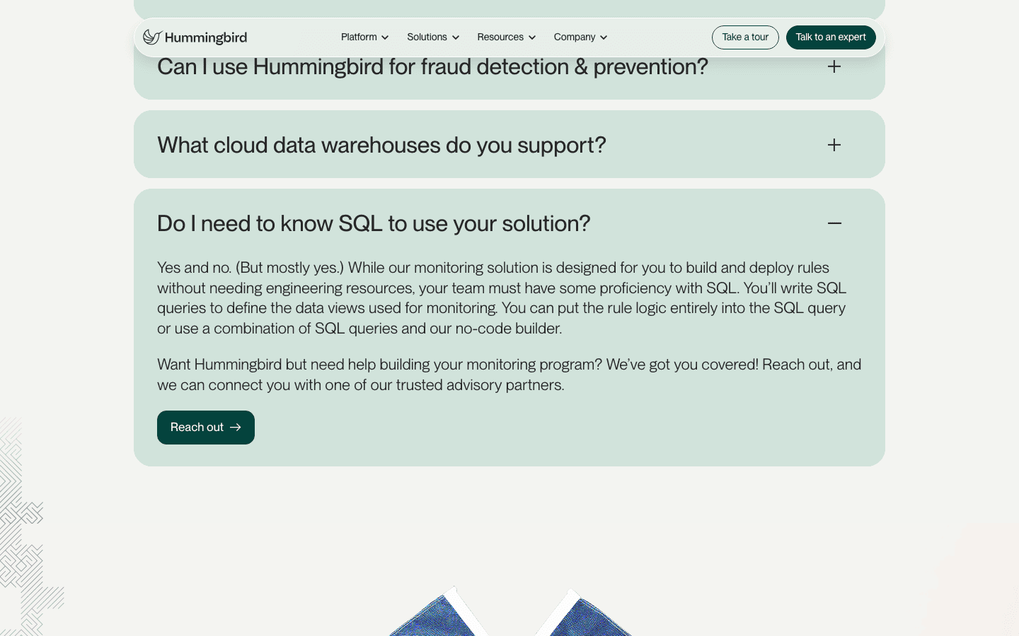 FAQ desplegada de la pàgina de monitoratge de Hummingbird: Necessito saber SQL per fer servir la seva solució?, amb la resposta: Sí i no, però sobretot sí.